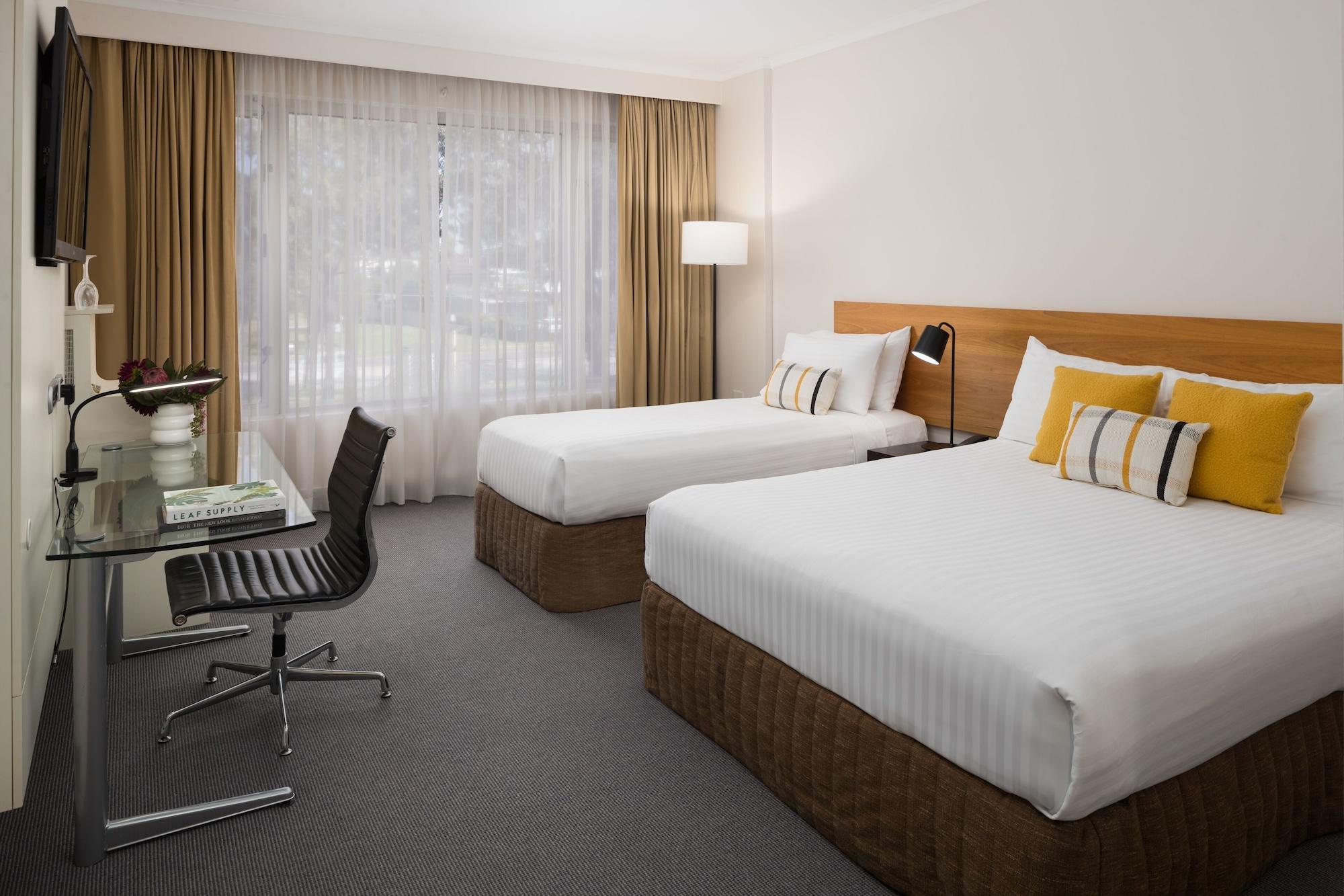 Отель Rydges Банкстаун Экстерьер фото