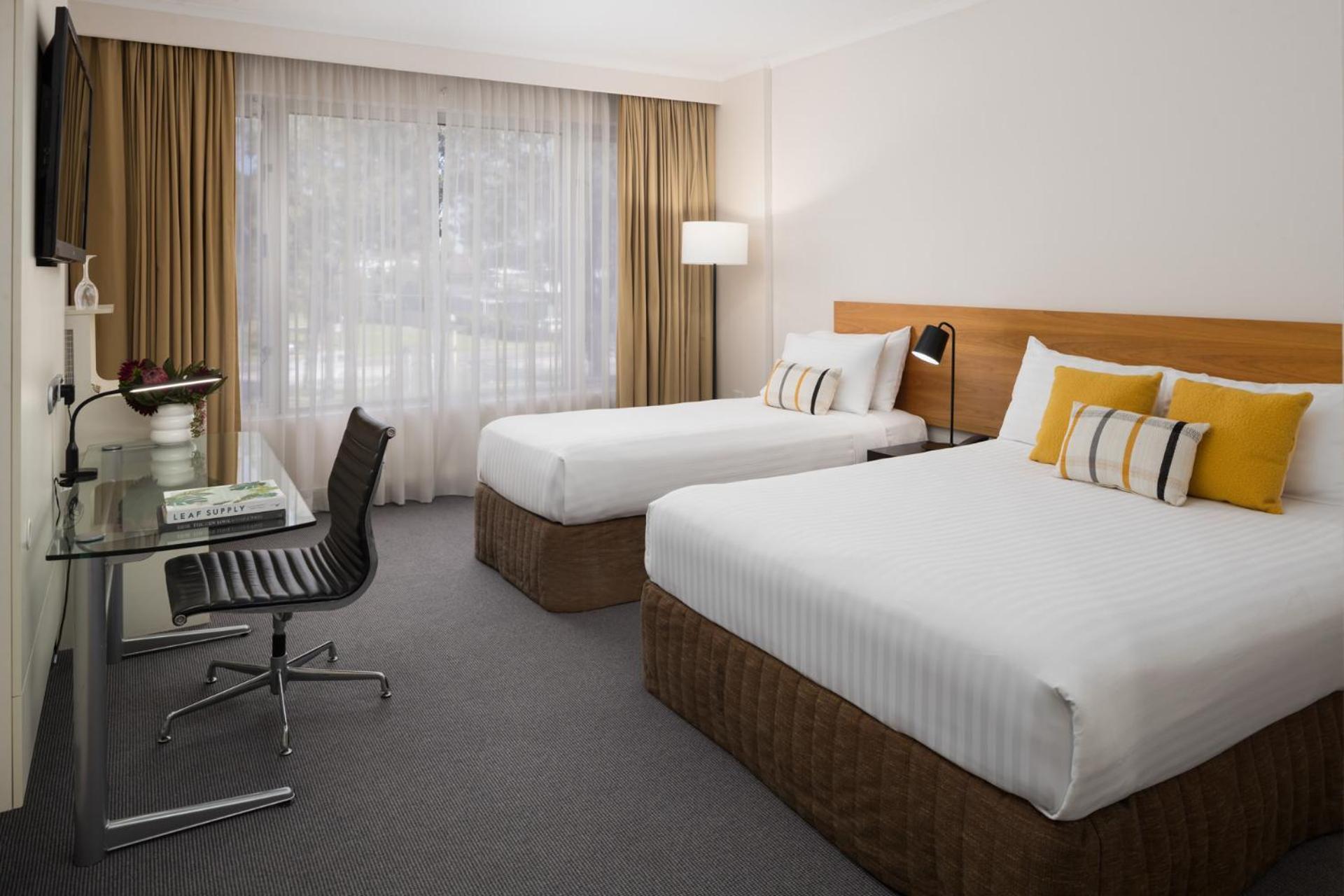 Отель Rydges Банкстаун Экстерьер фото