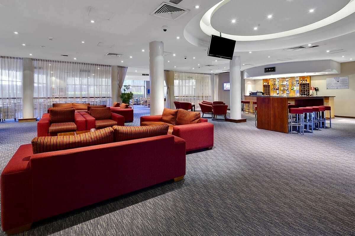 Отель Rydges Банкстаун Экстерьер фото